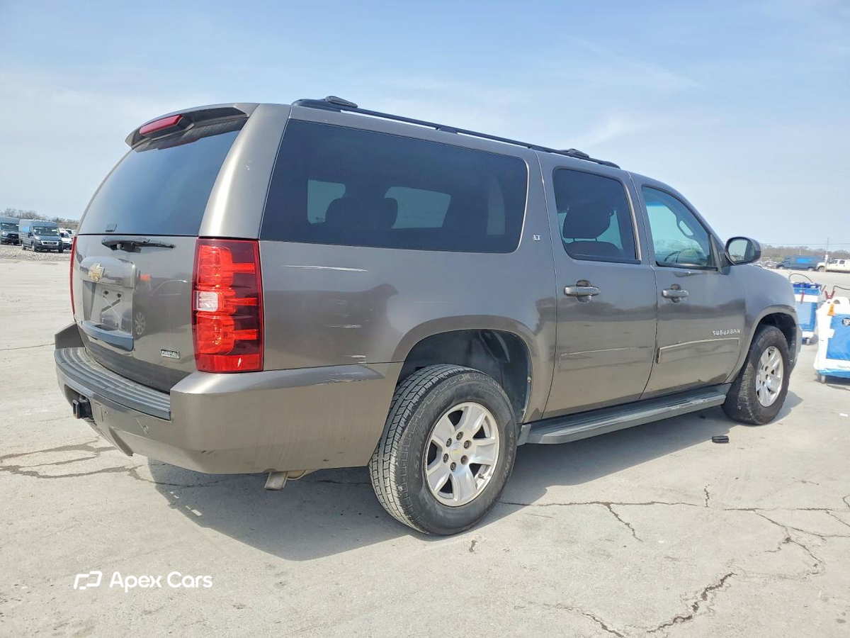 Chevrolet Suburban 2011
