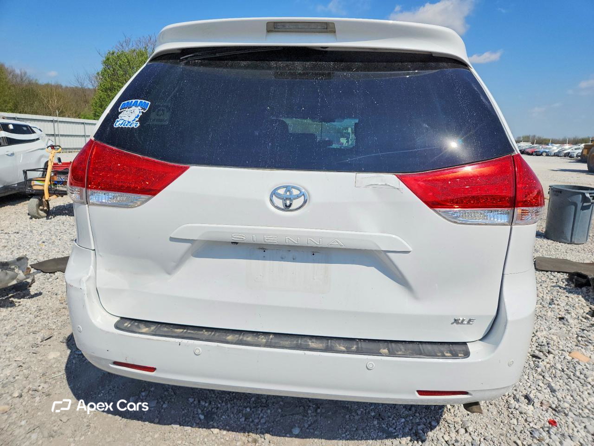 Toyota Sienna 2011