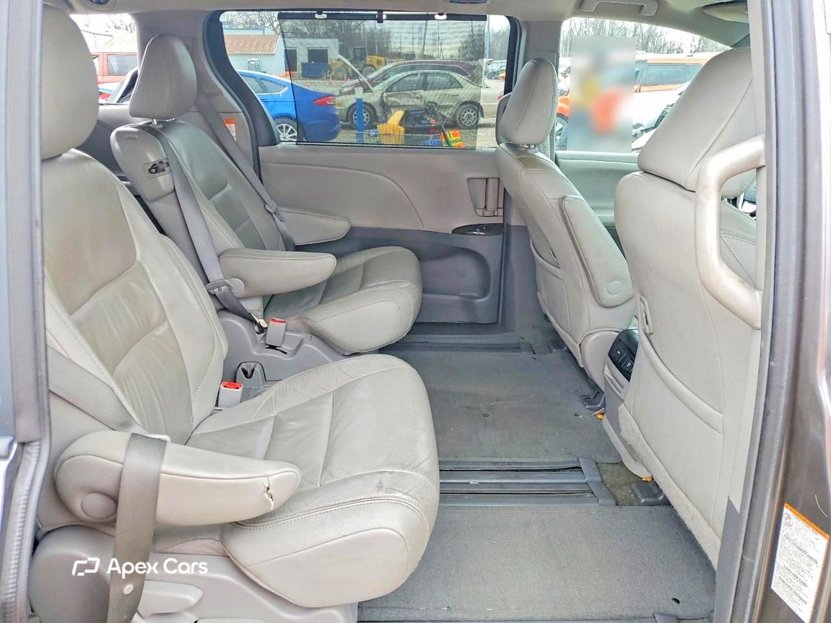 Toyota Sienna 2015