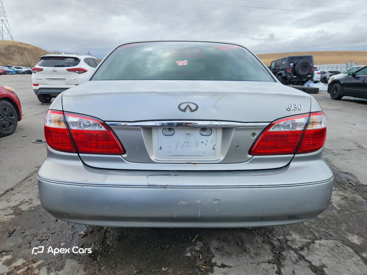Infiniti I 2000