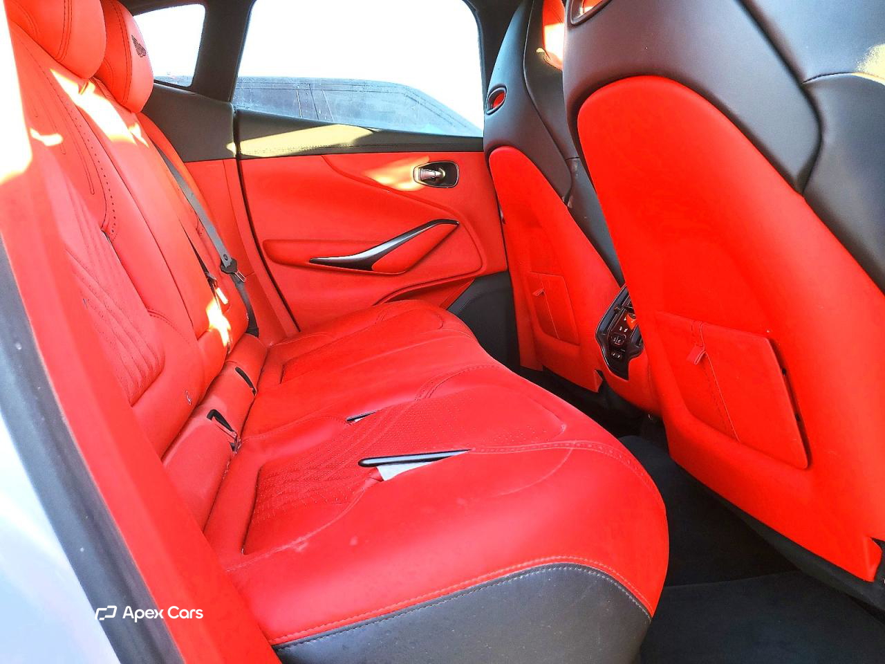 Aston Martin DBX 2021