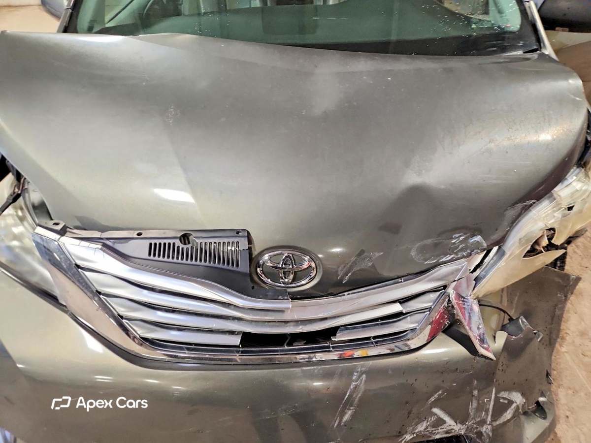 Toyota Sienna 2011
