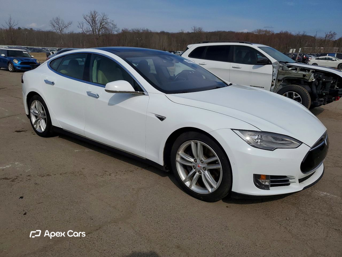Tesla Model S 2015