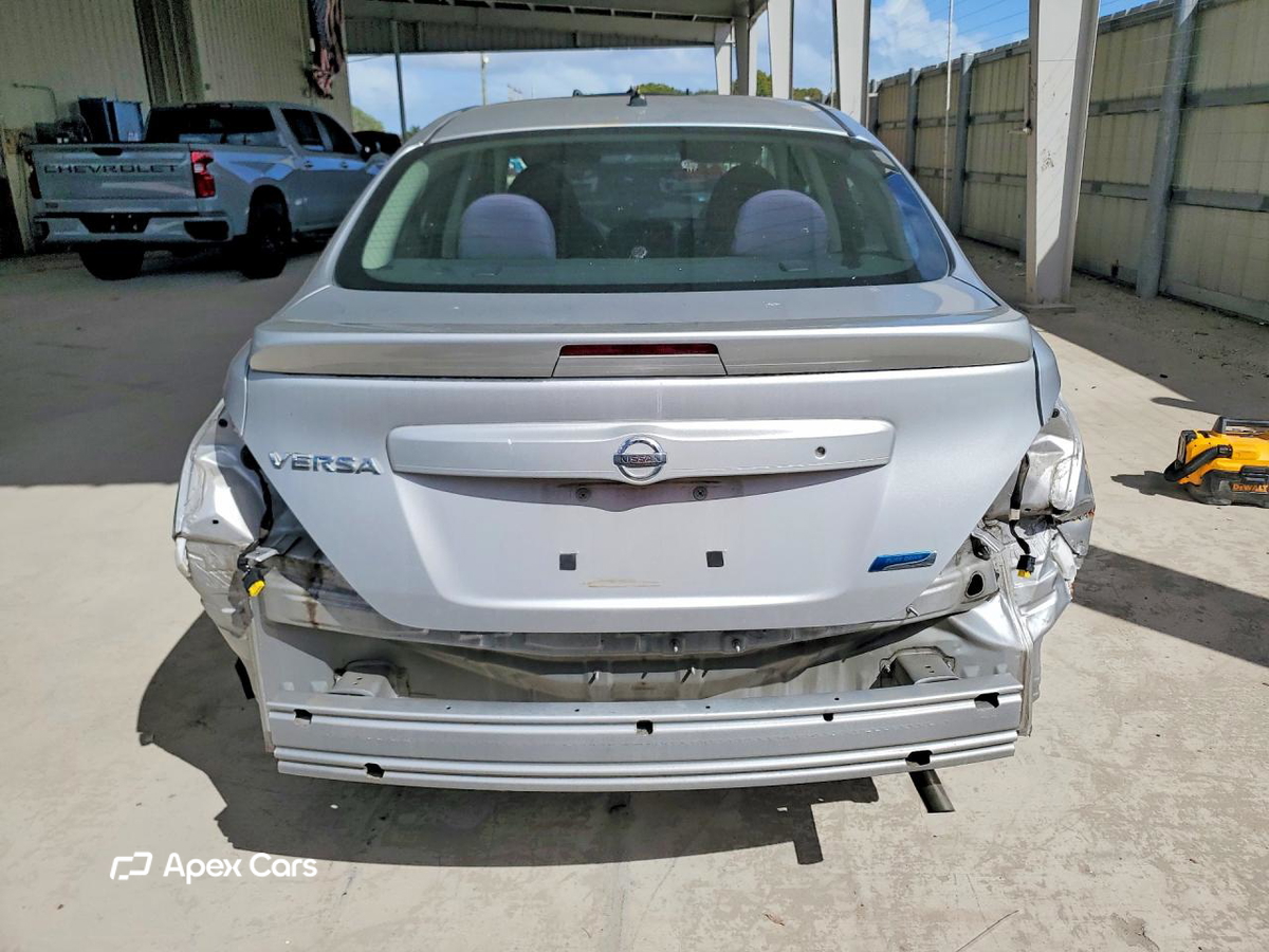 Nissan Versa 2015