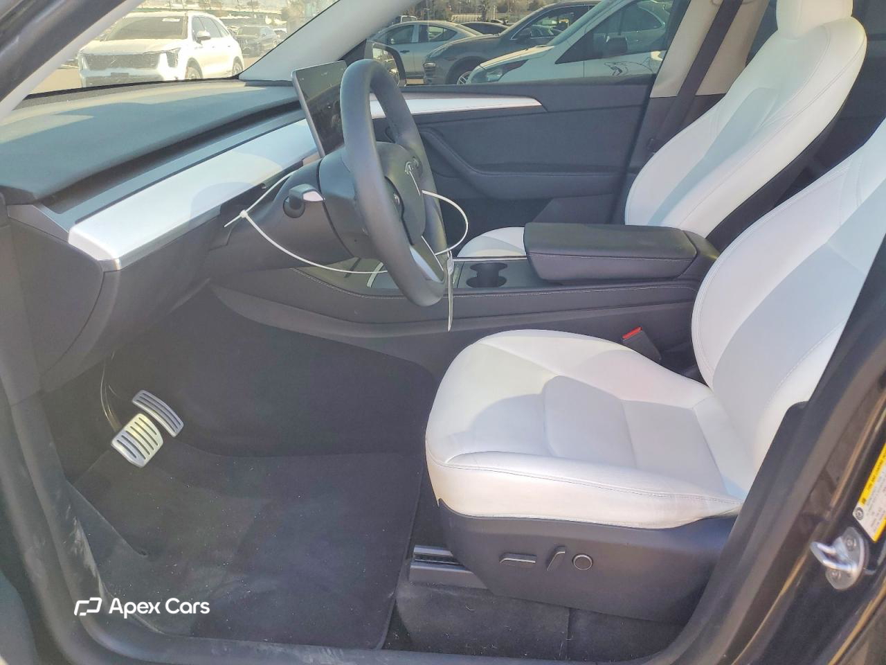 Tesla Model Y 2024