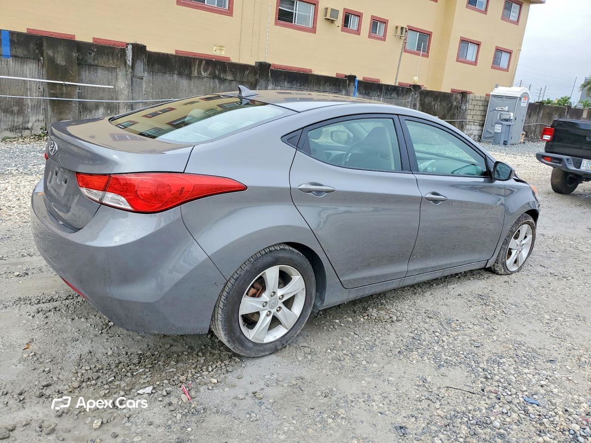 Hyundai Elantra 2013