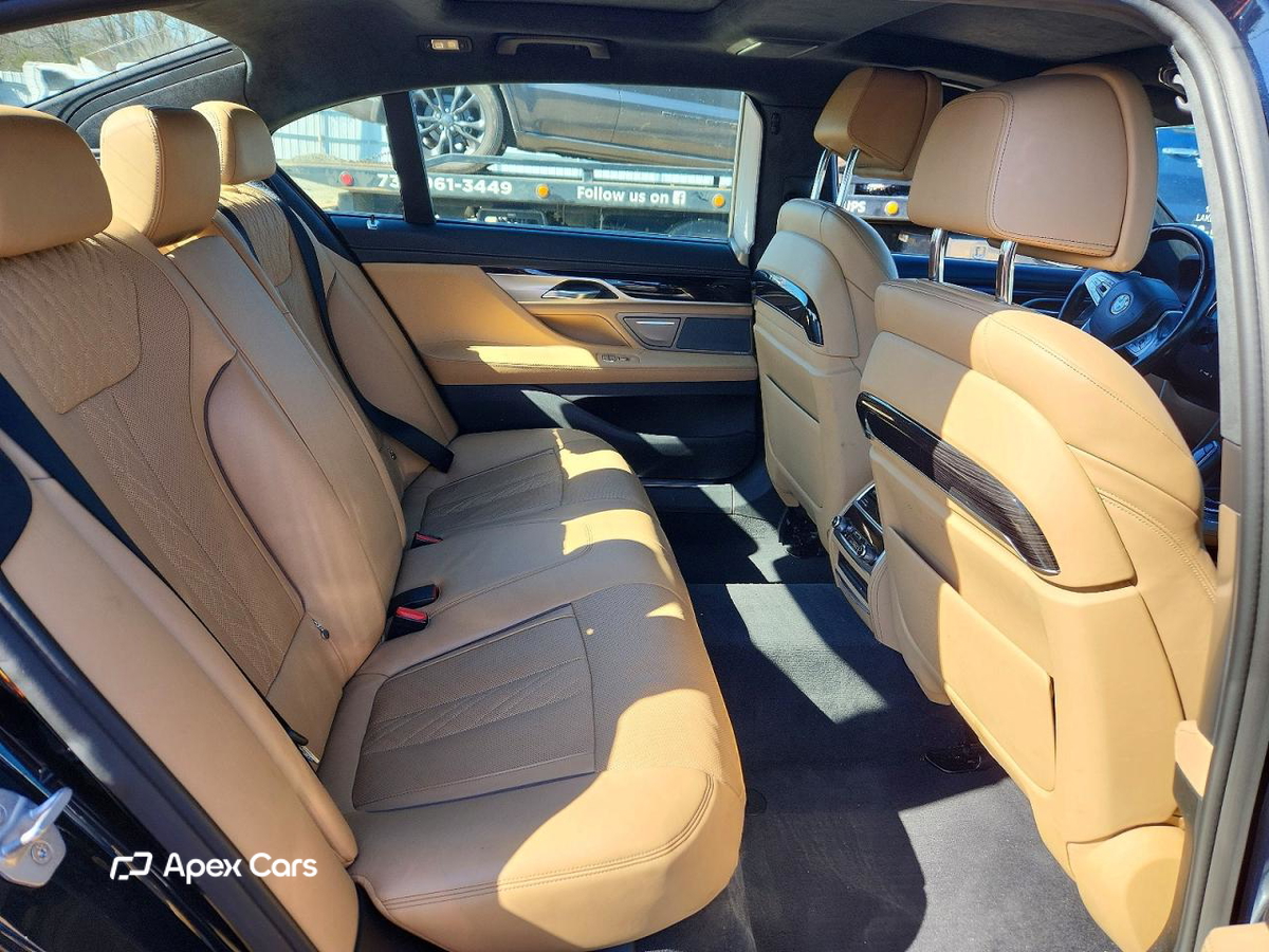 BMW Series 7 2016