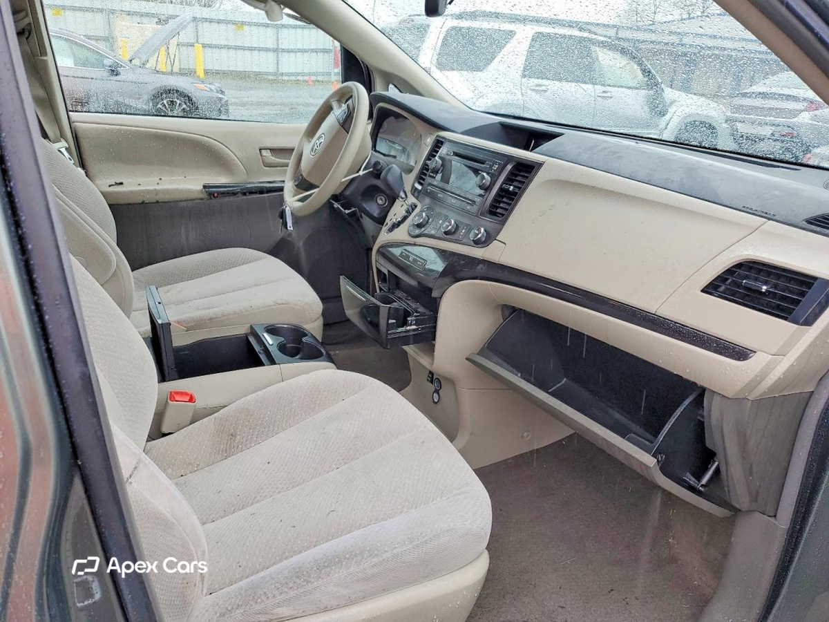 Toyota Sienna 2011