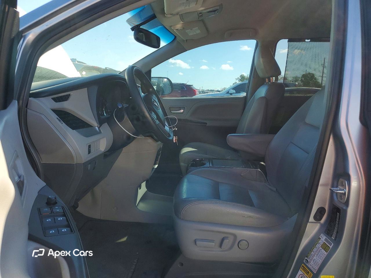 Toyota Sienna 2016