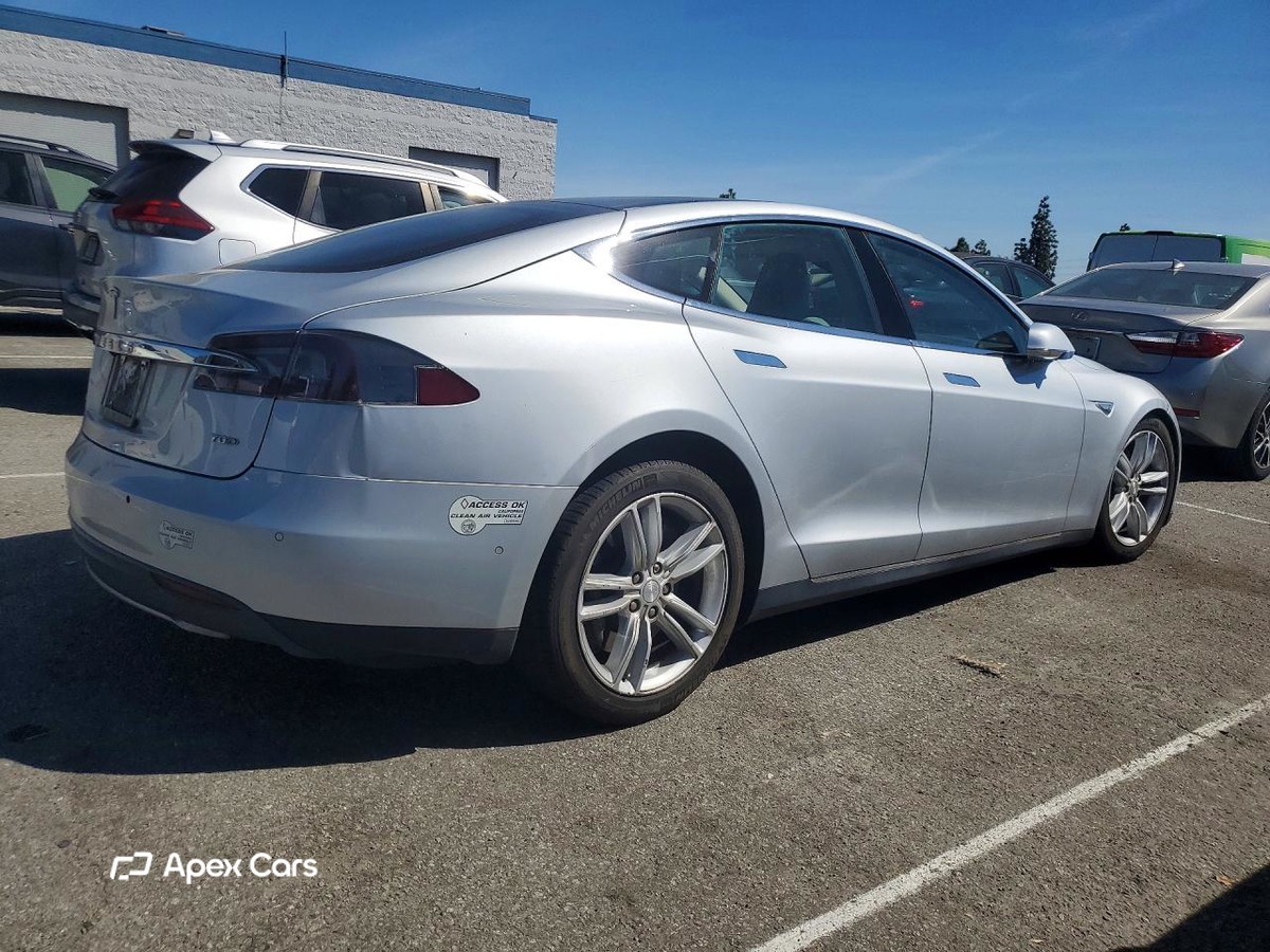 Tesla Model S 2015