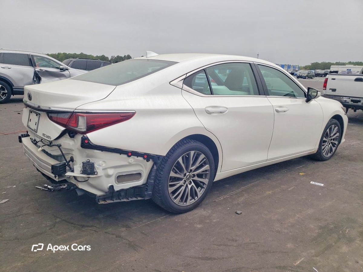 Lexus ES 2019