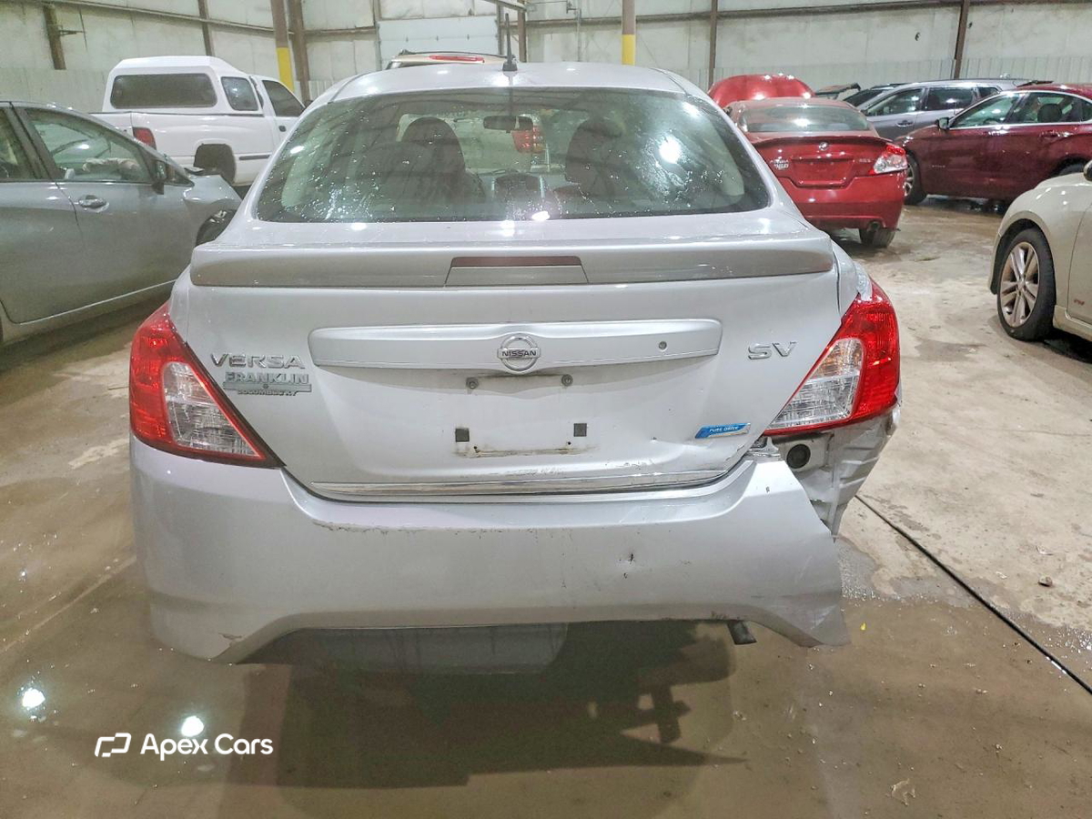 Nissan Versa 2015
