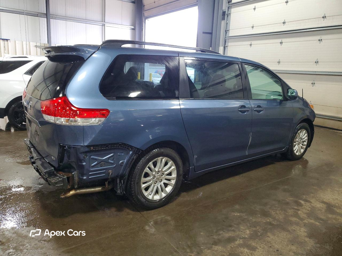 Toyota Sienna 2014