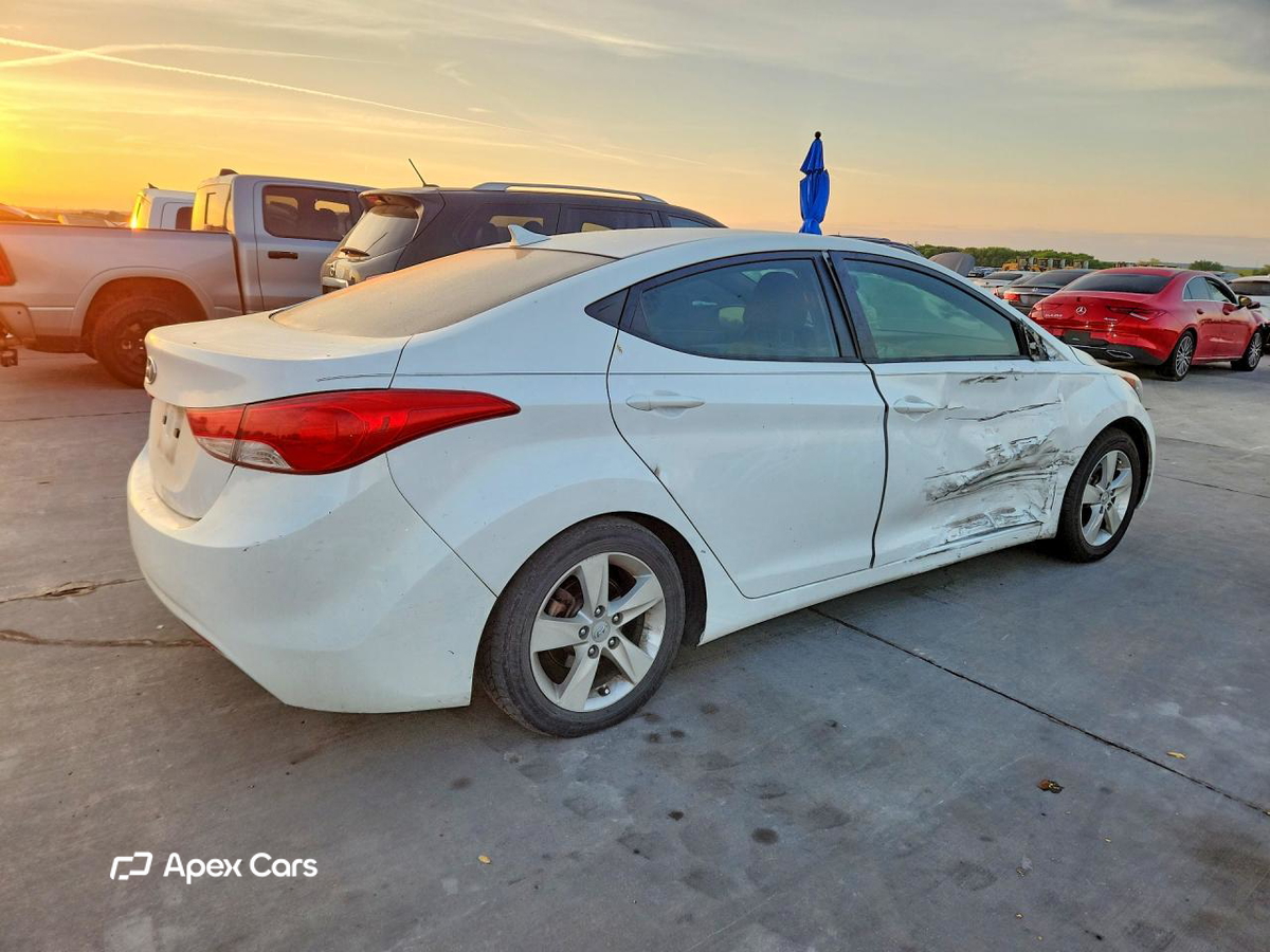 Hyundai Elantra 2012
