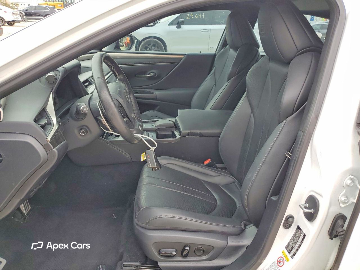 Lexus ES 2019