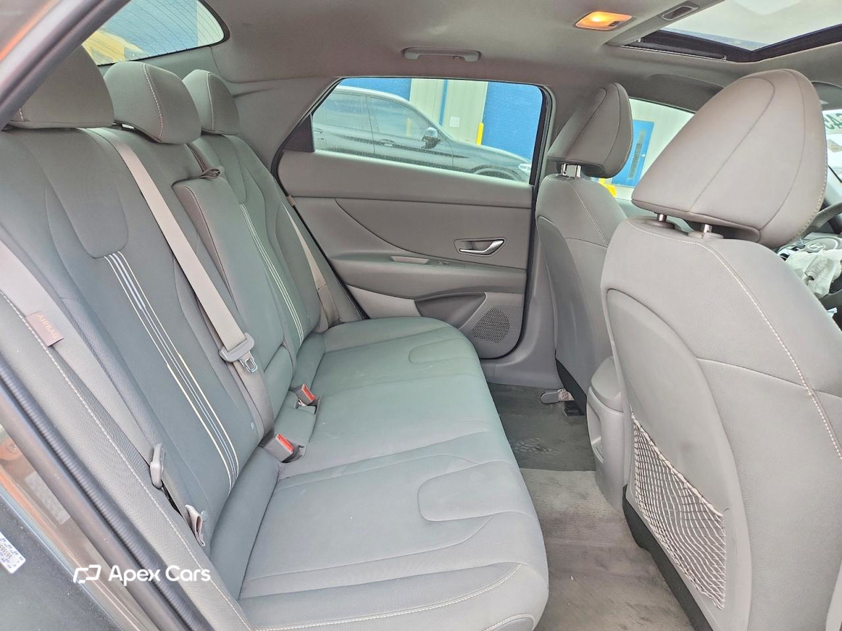 Hyundai Elantra 2024