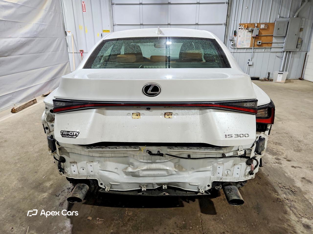 Lexus IS 2021