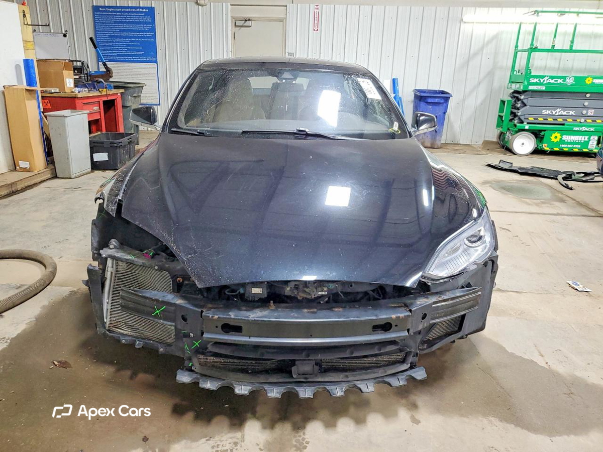 Tesla Model S 2015