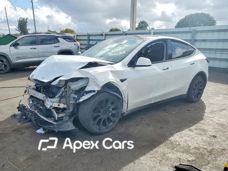 Tesla Model Y 2023 - Image 1 of 13