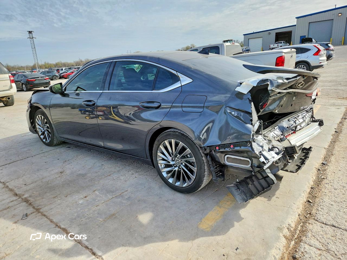 Lexus ES 2025