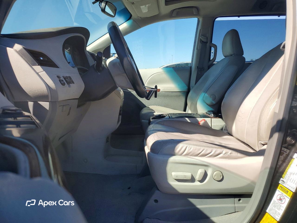 Toyota Sienna 2011