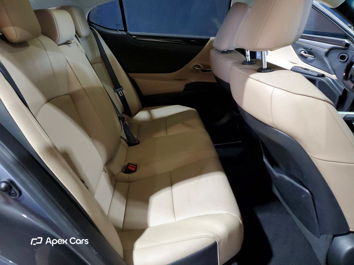 Lexus ES 2020