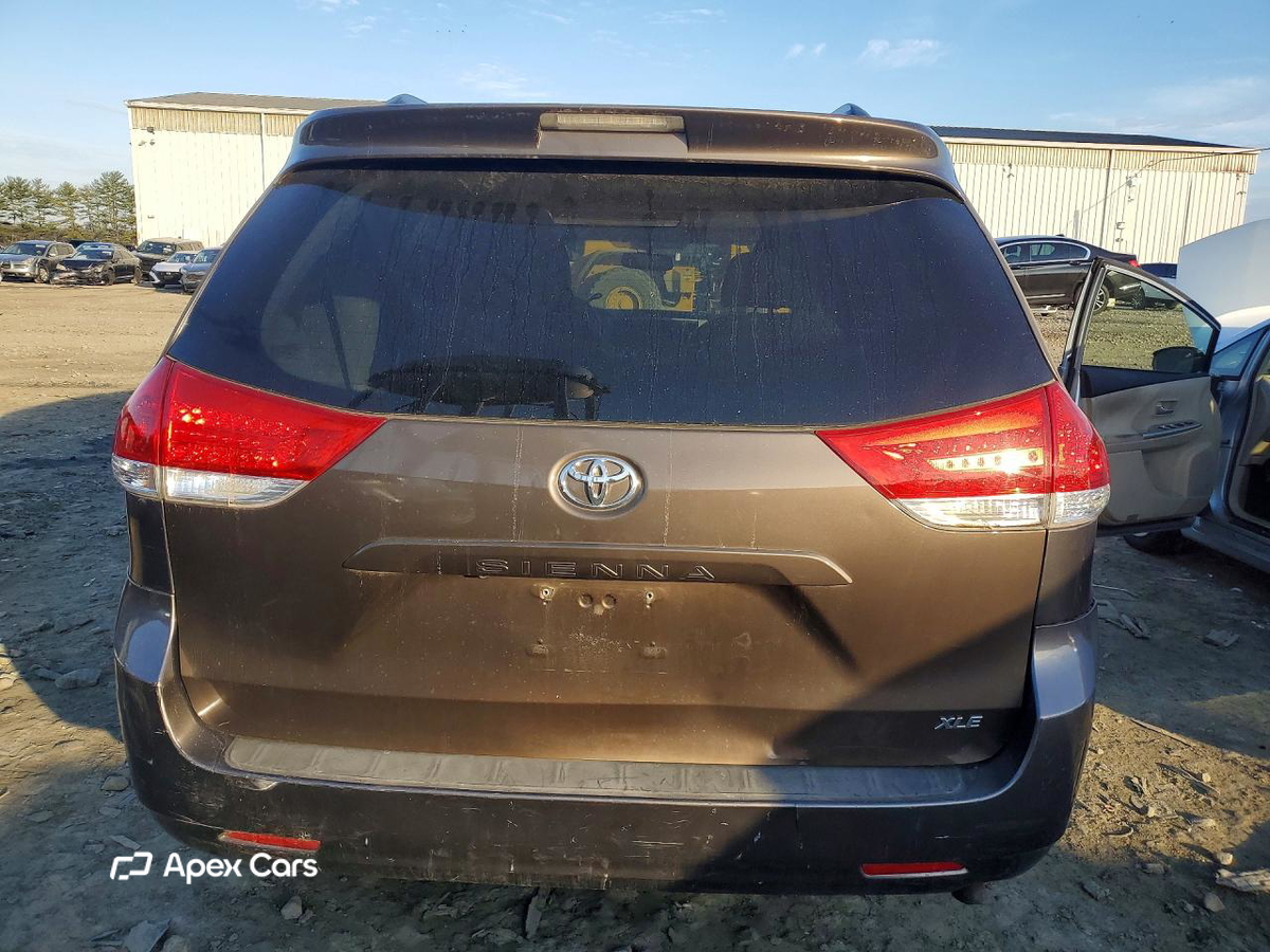 Toyota Sienna 2014