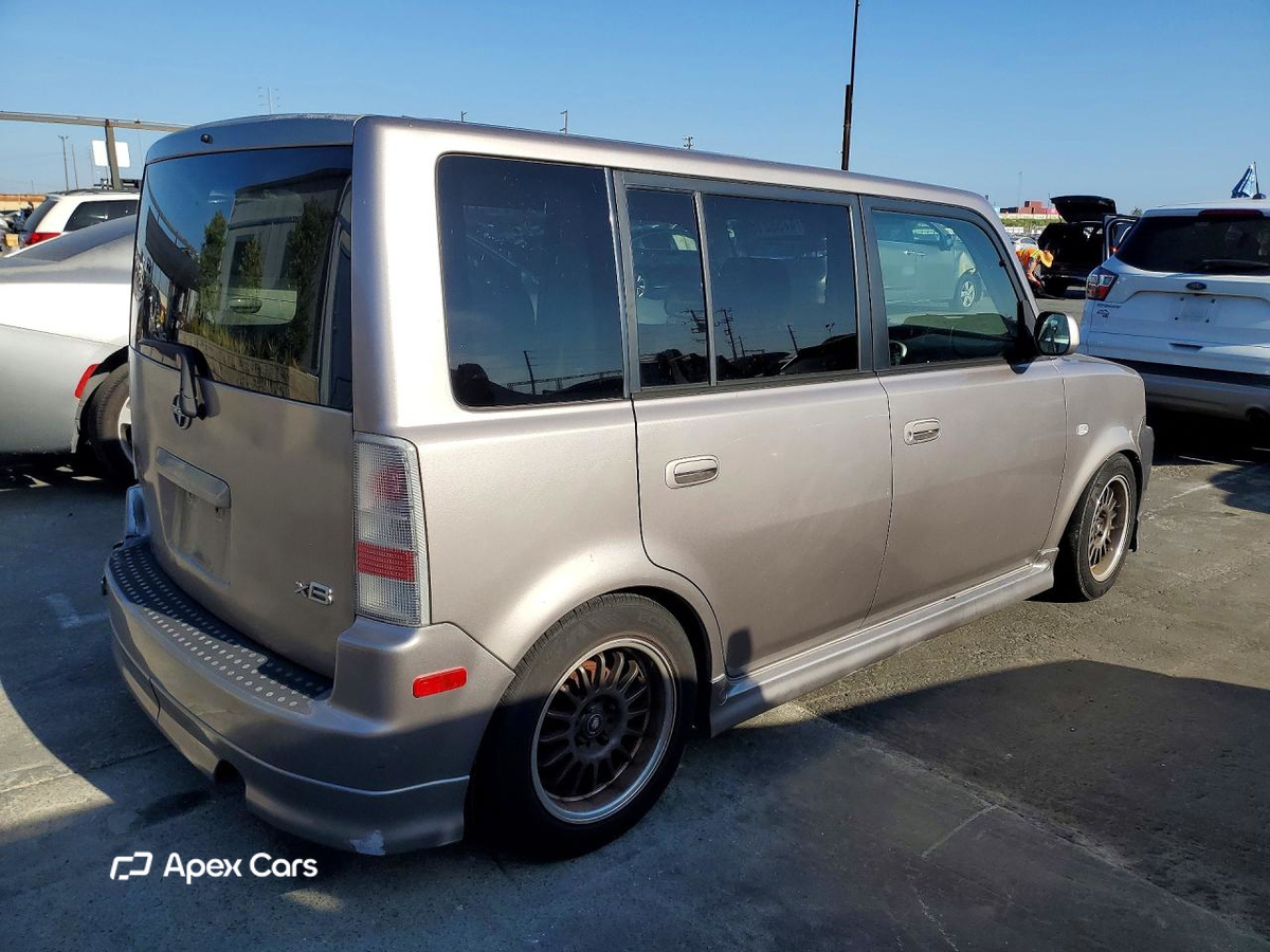 Scion xB 2005