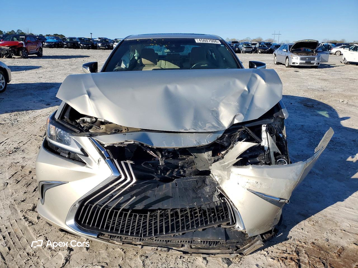 Lexus ES 2019