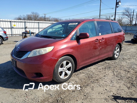 Toyota Sienna 2011 - Image 1 of 14