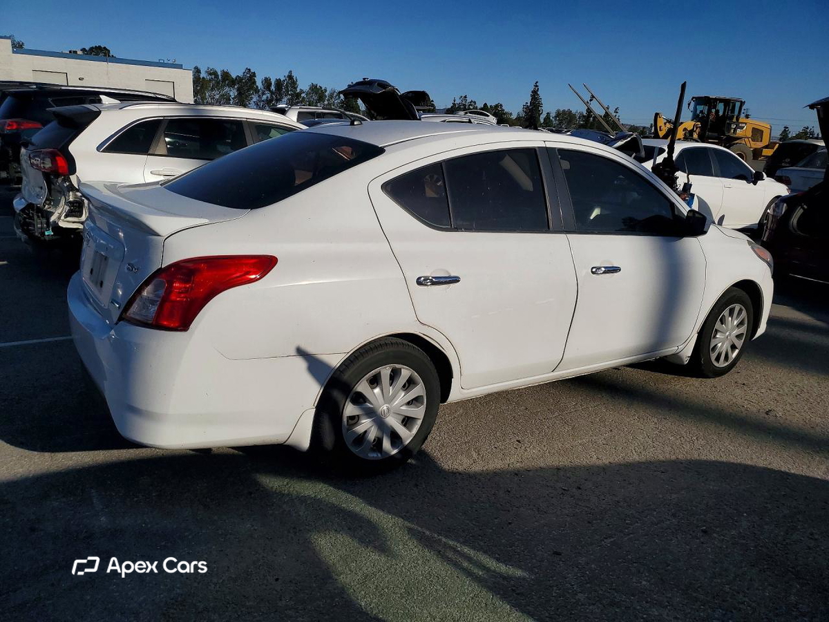 Nissan Versa 2015