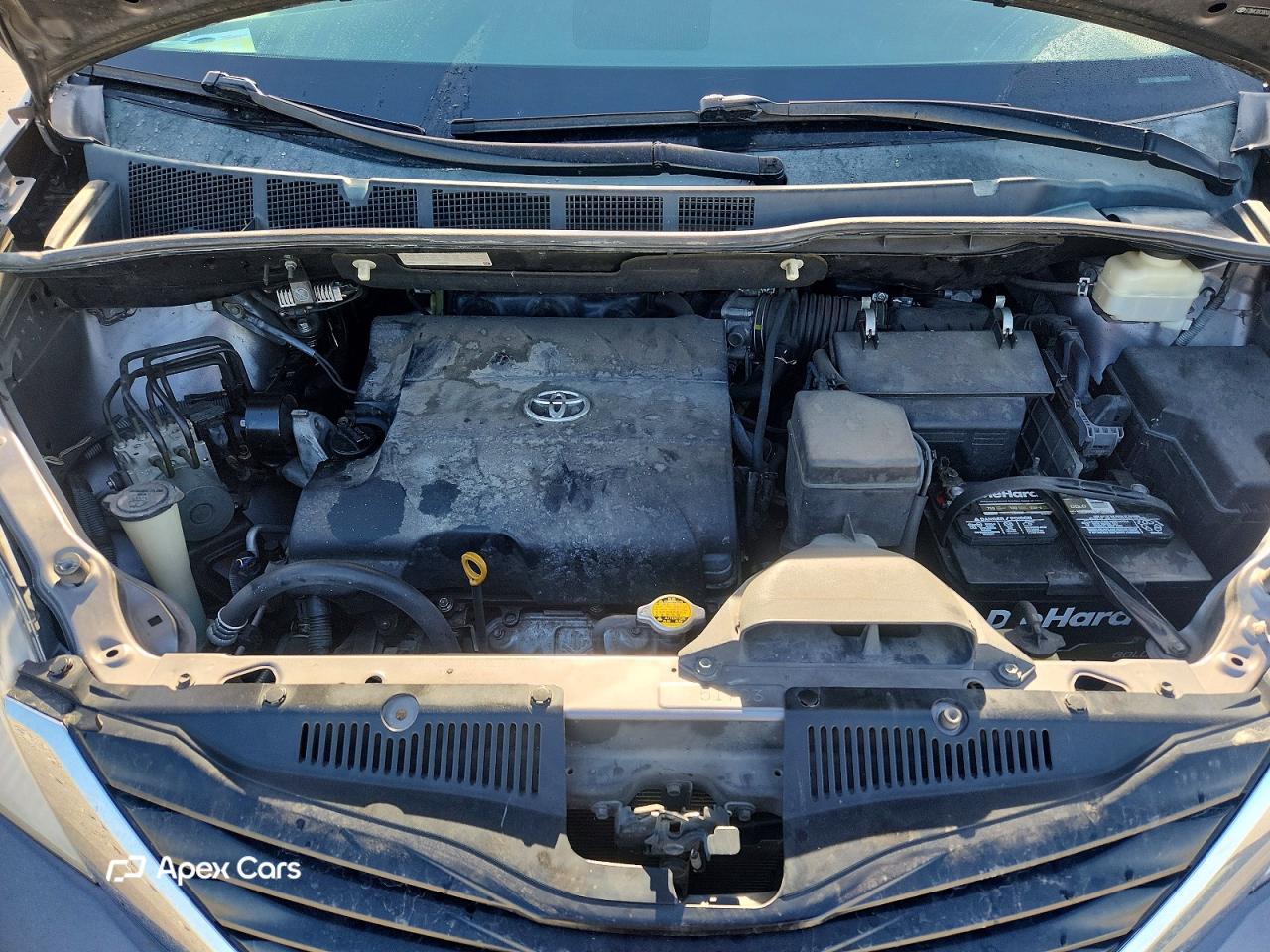 Toyota Sienna 2011