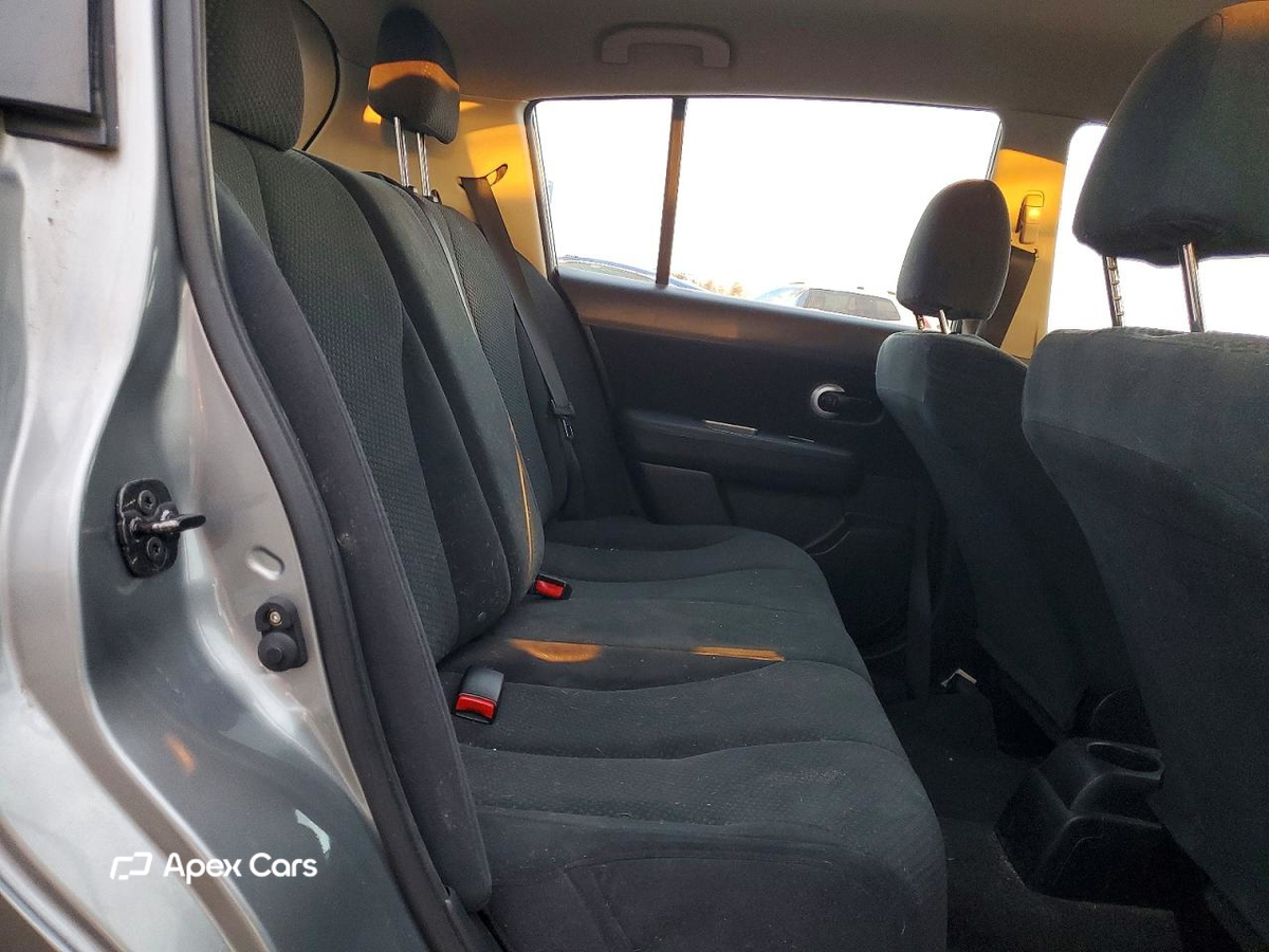 Nissan Versa 2011