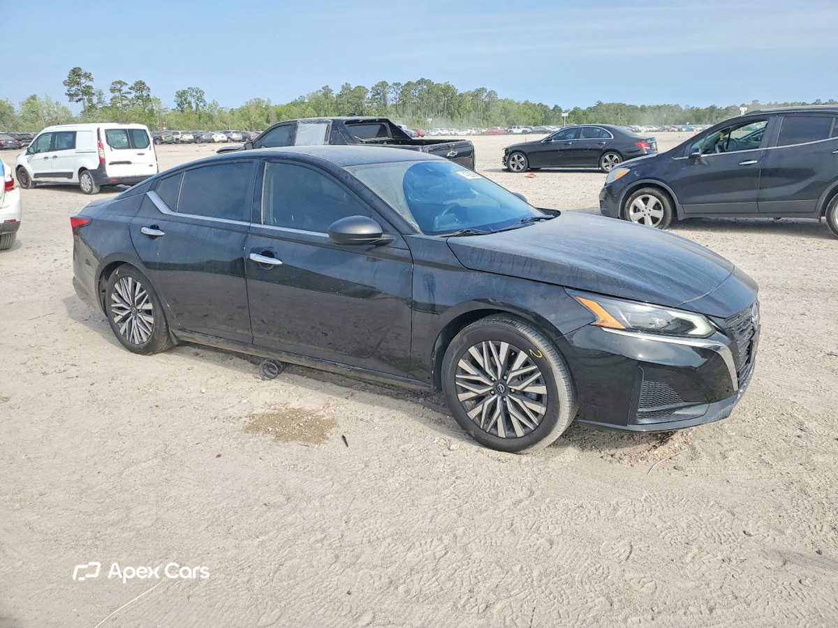 Nissan Altima 2024