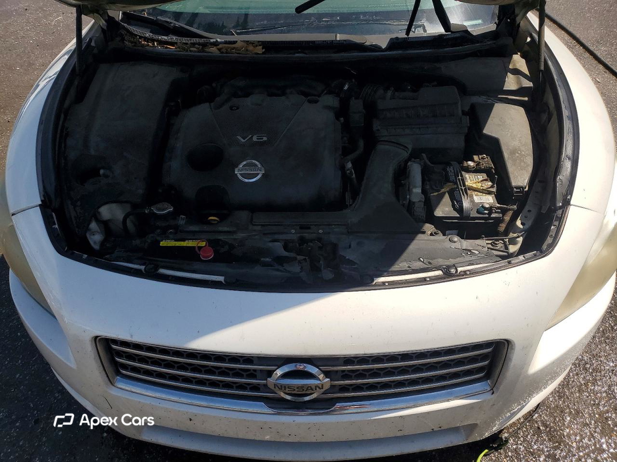 Nissan Maxima 2010