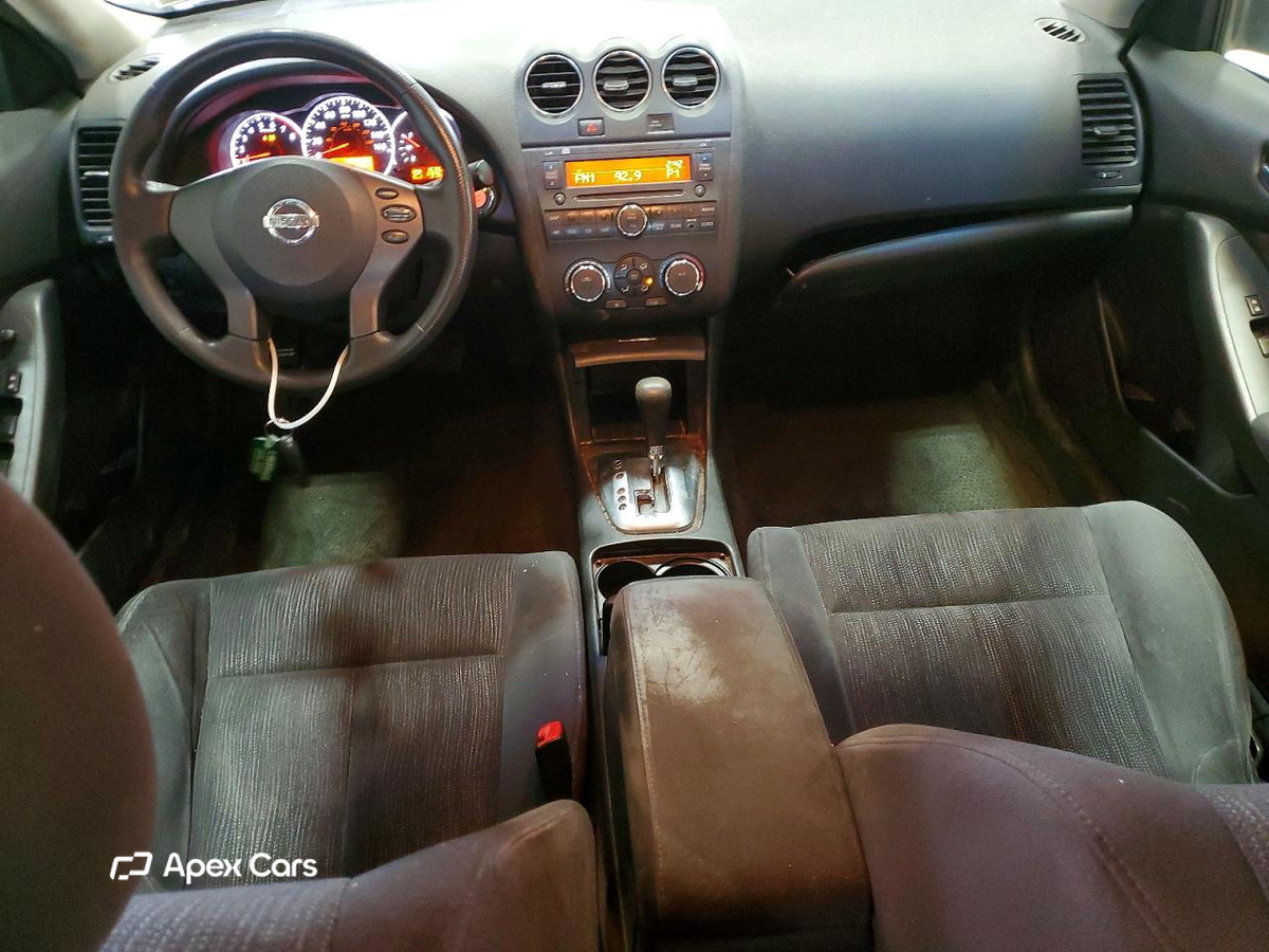 Nissan Altima 2010