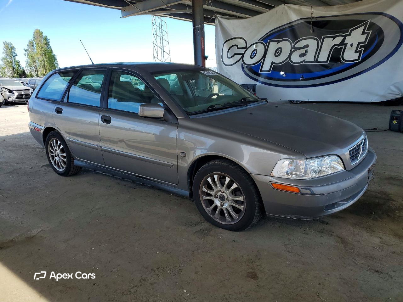 Volvo V40 2004