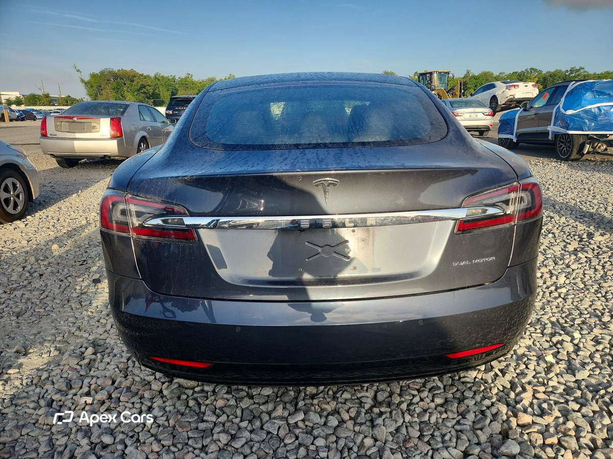 Tesla Model S 2020