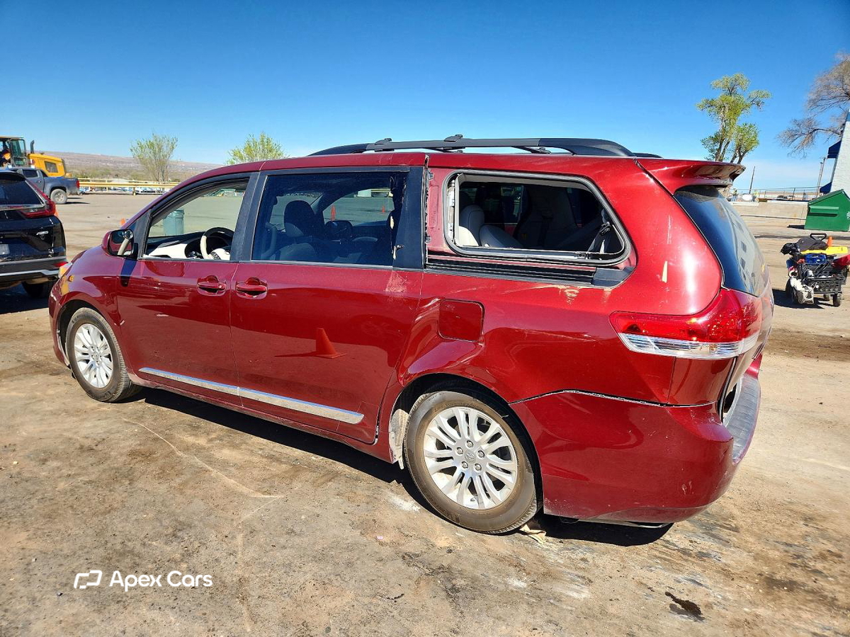 Toyota Sienna 2011