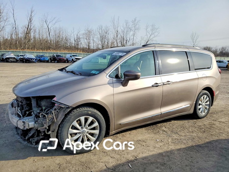 Chrysler Pacifica 2017 - Image 1 of 5
