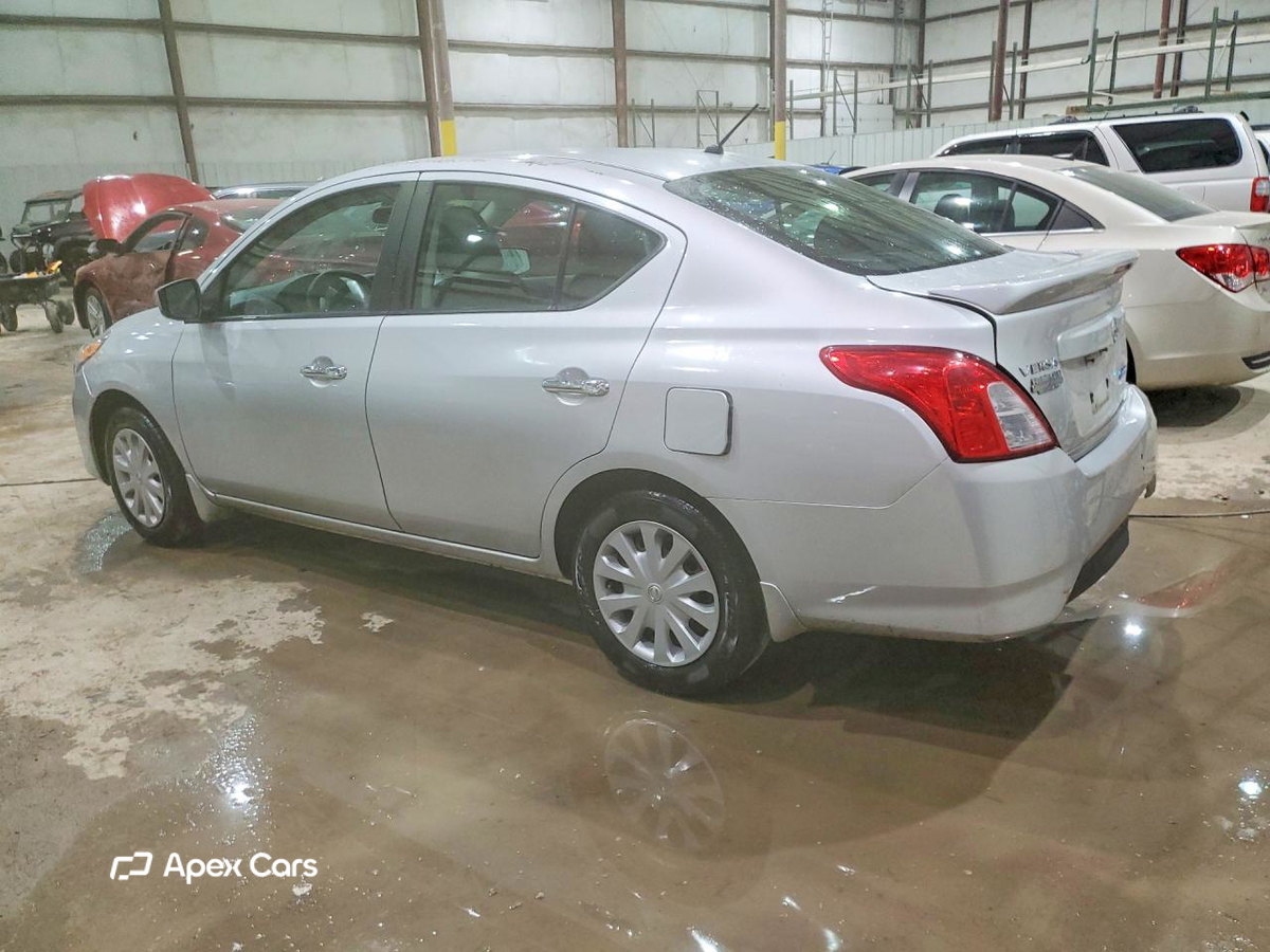 Nissan Versa 2015