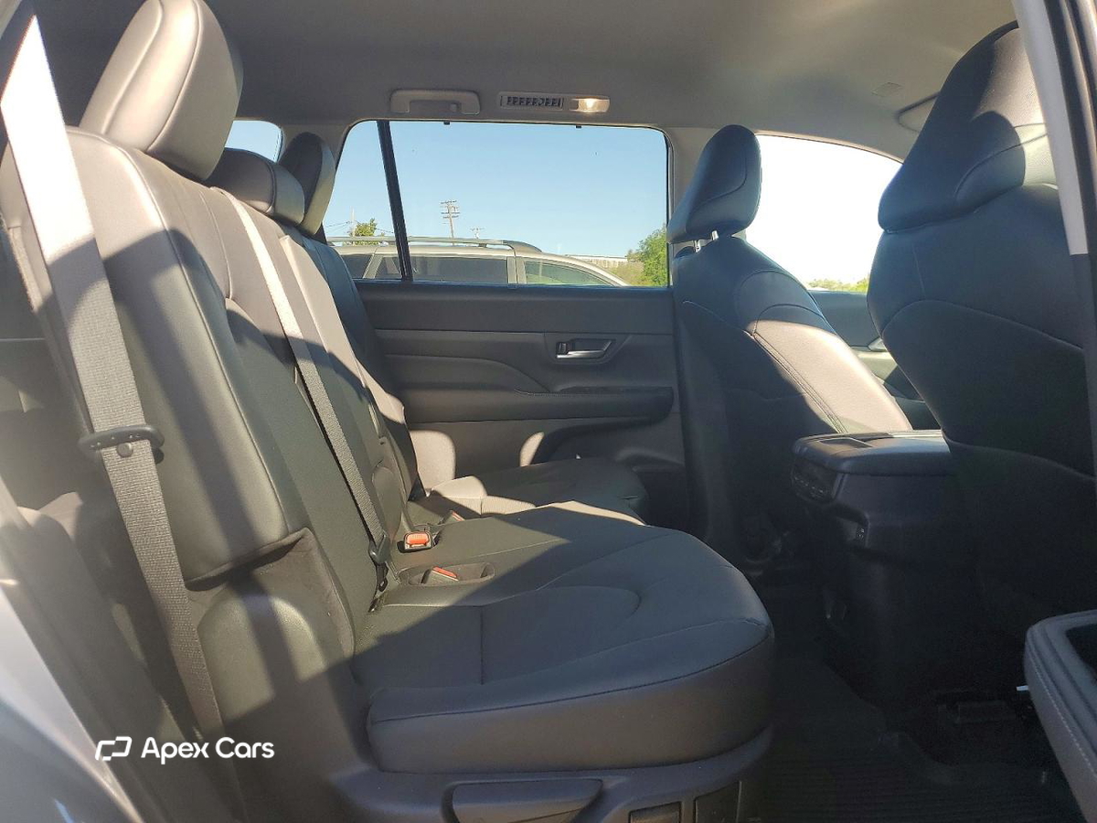 Toyota Highlander 2025