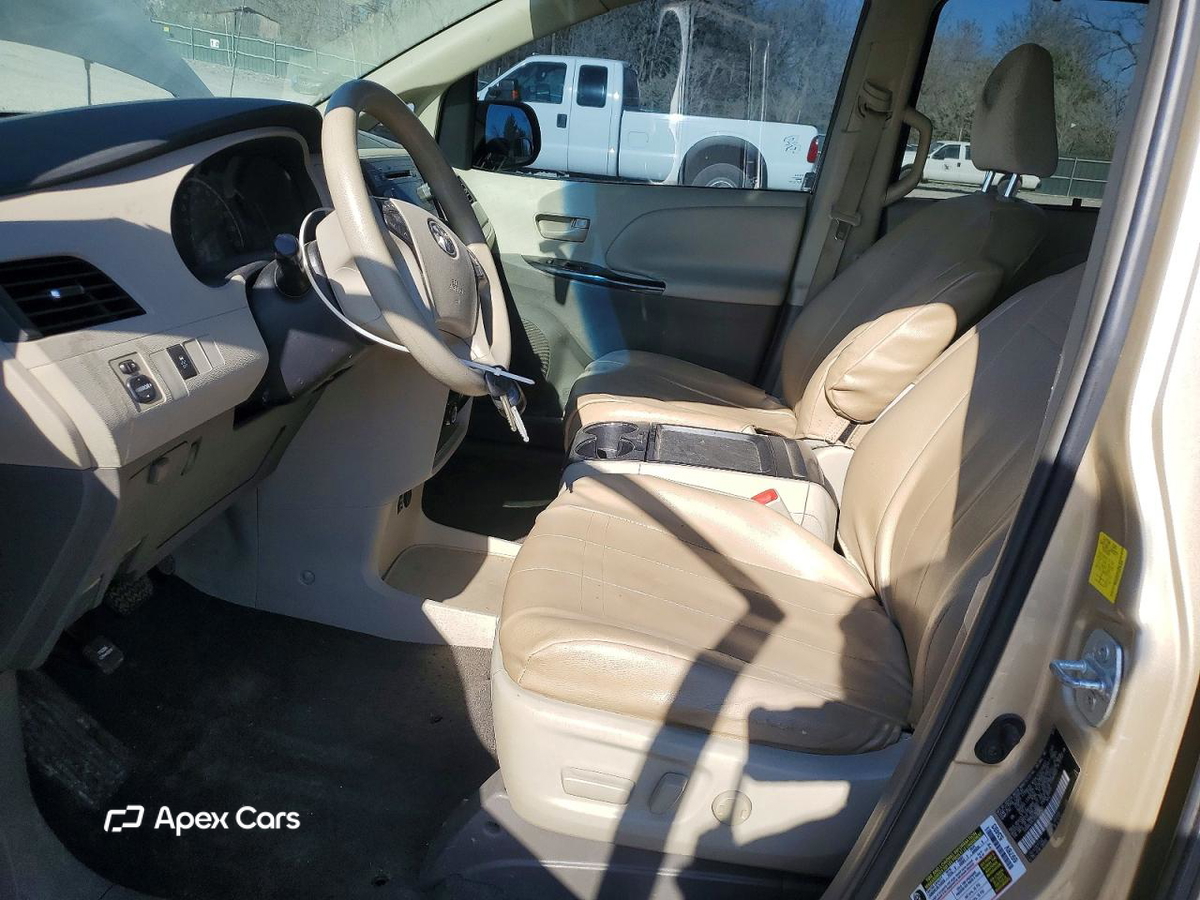 Toyota Sienna 2011