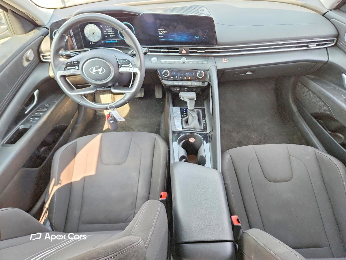 Hyundai Elantra 2025