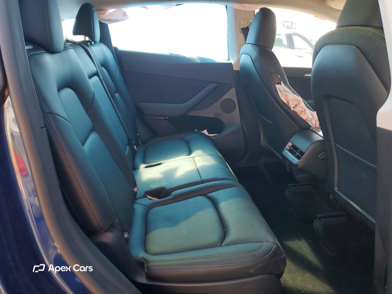 Tesla Model Y 2025