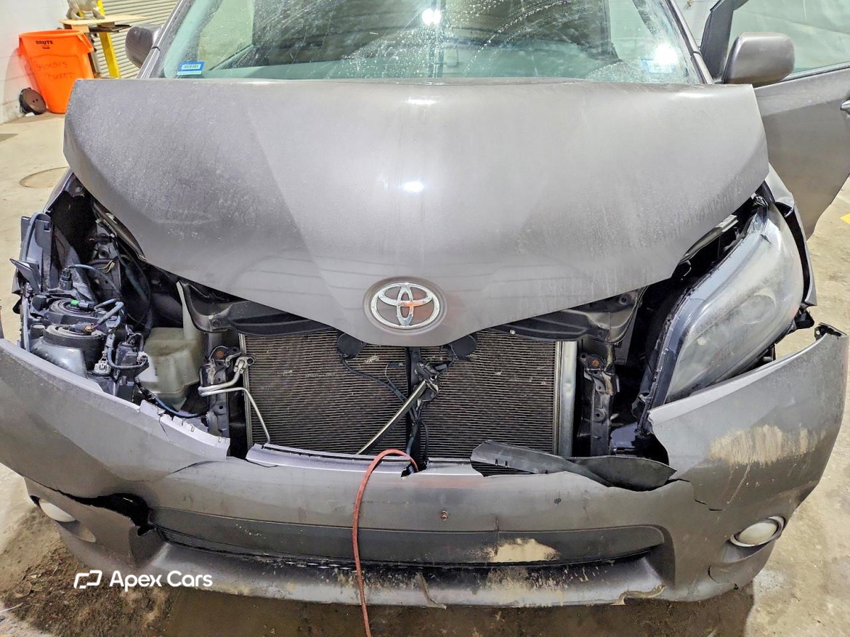 Toyota Sienna 2015