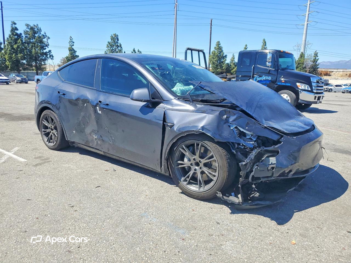 Tesla Model Y 2024