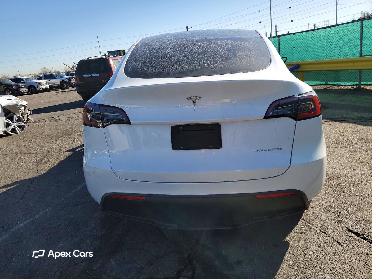 Tesla Model Y 2024