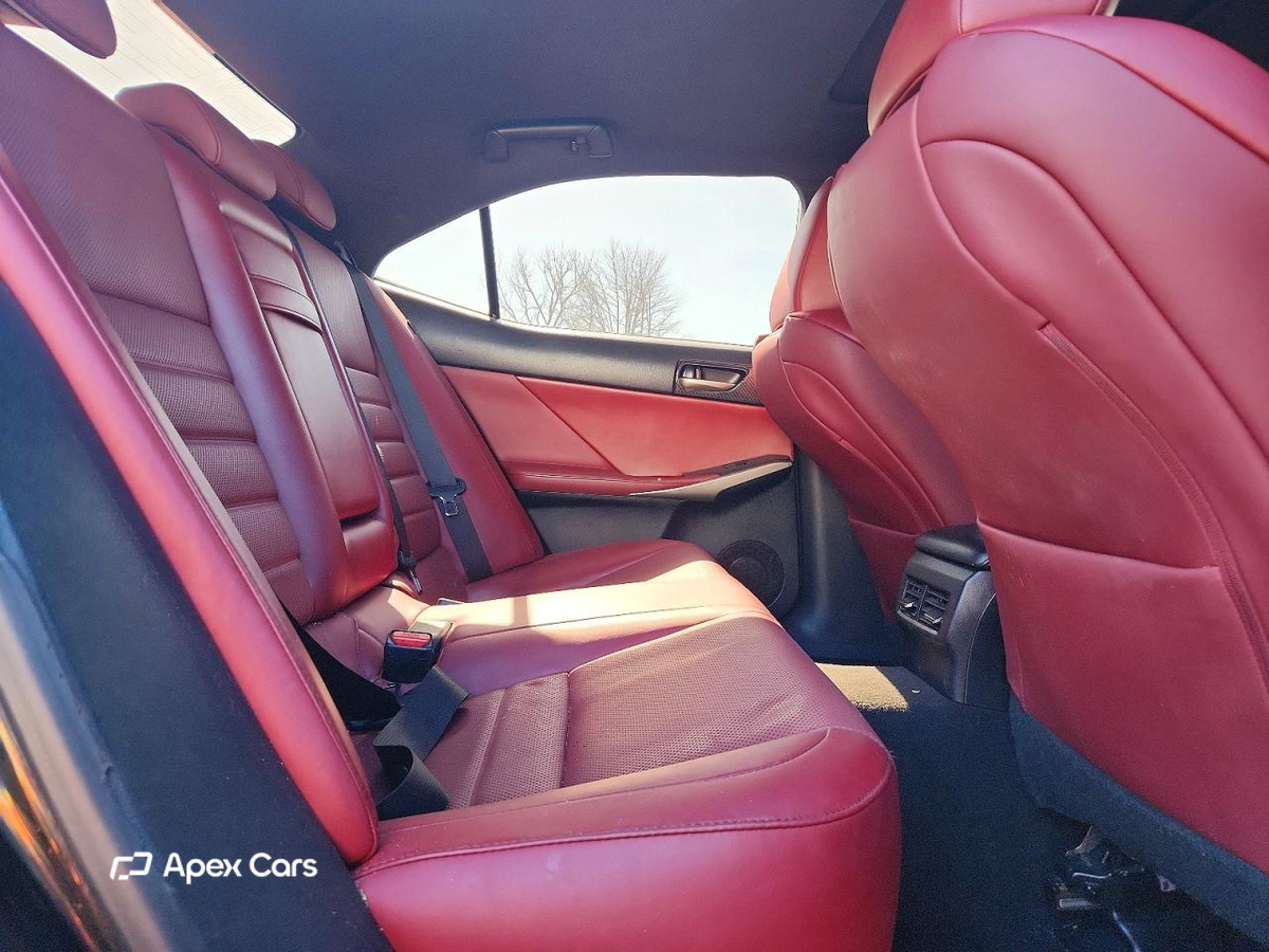Lexus IS 2019