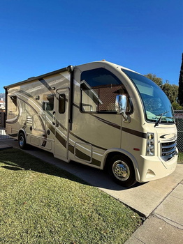 Ford Econoline 2016 - Image 1 of 14